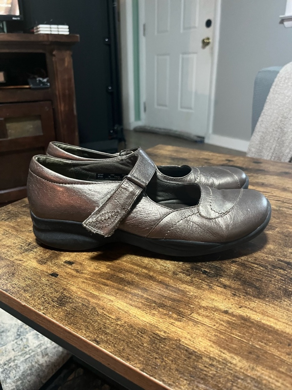 Clarks in Motion Mary Jane Comfort Shoes Metallic Bronze Leather Size 10